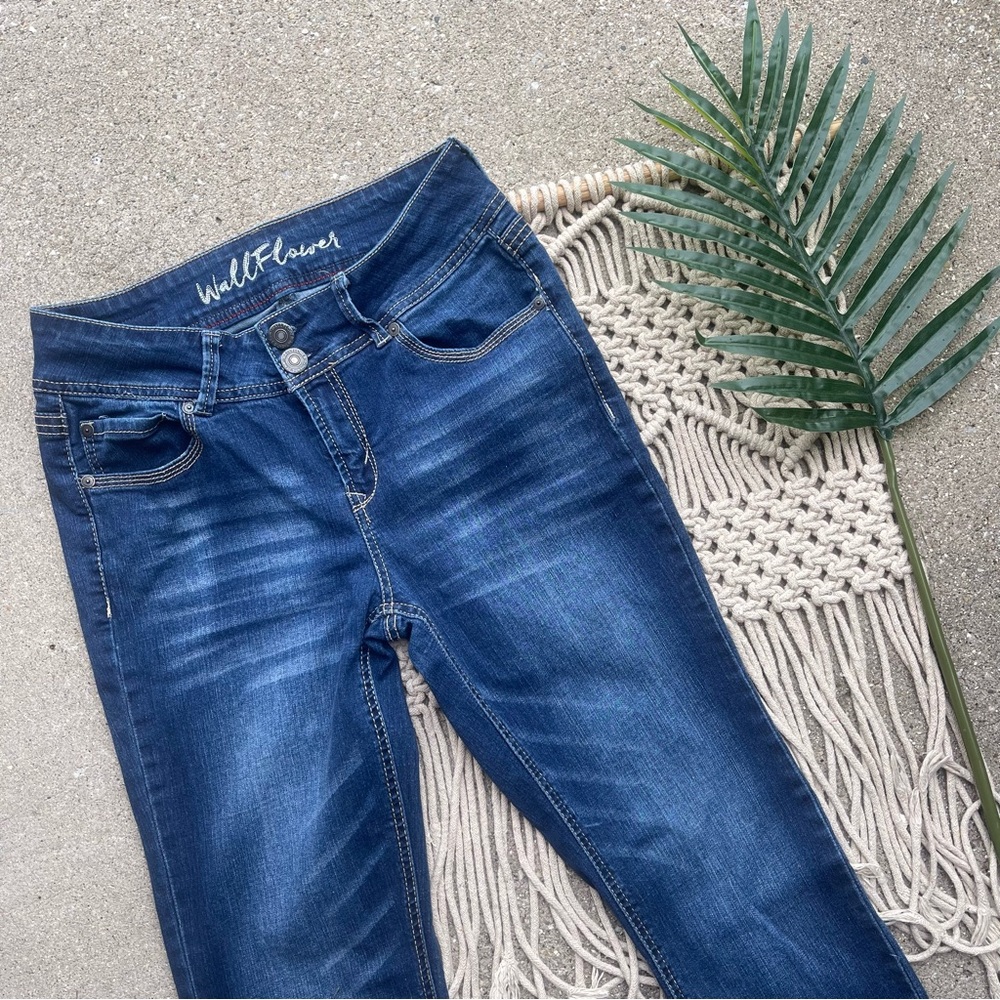 Wallflower Low Rise Bootcut Jeans Size 9 - Picture 3 of 6